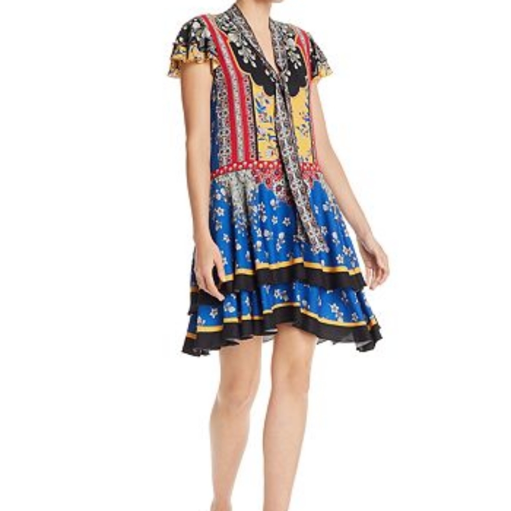 Alice + Olivia Moore Flutter Sleeve Dress - Picture 3 of 16